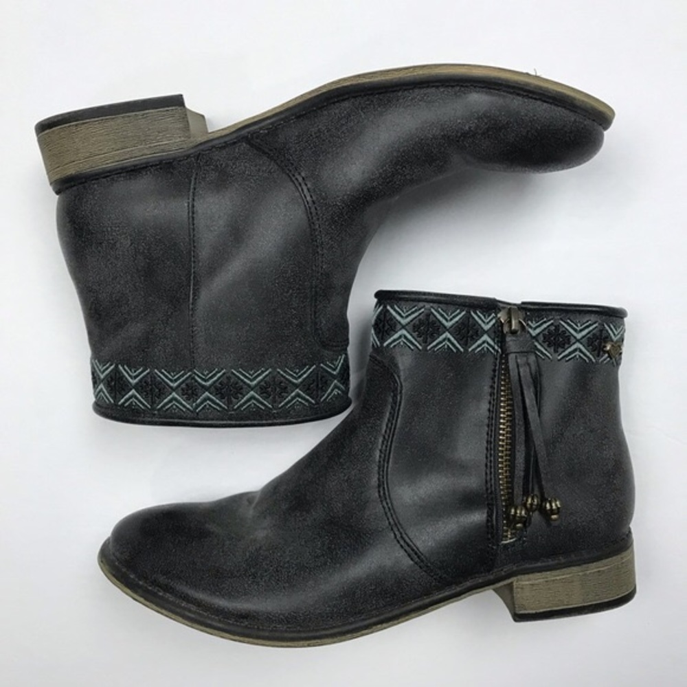Roxy Embroidered Booties